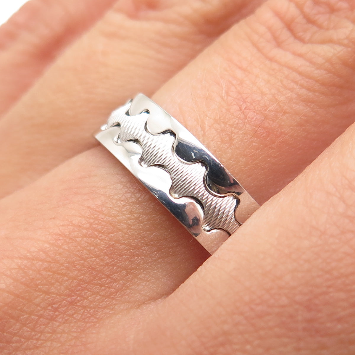 NEOS 925 Sterling Silver Textured Zig-Zag Band Ring Size 8