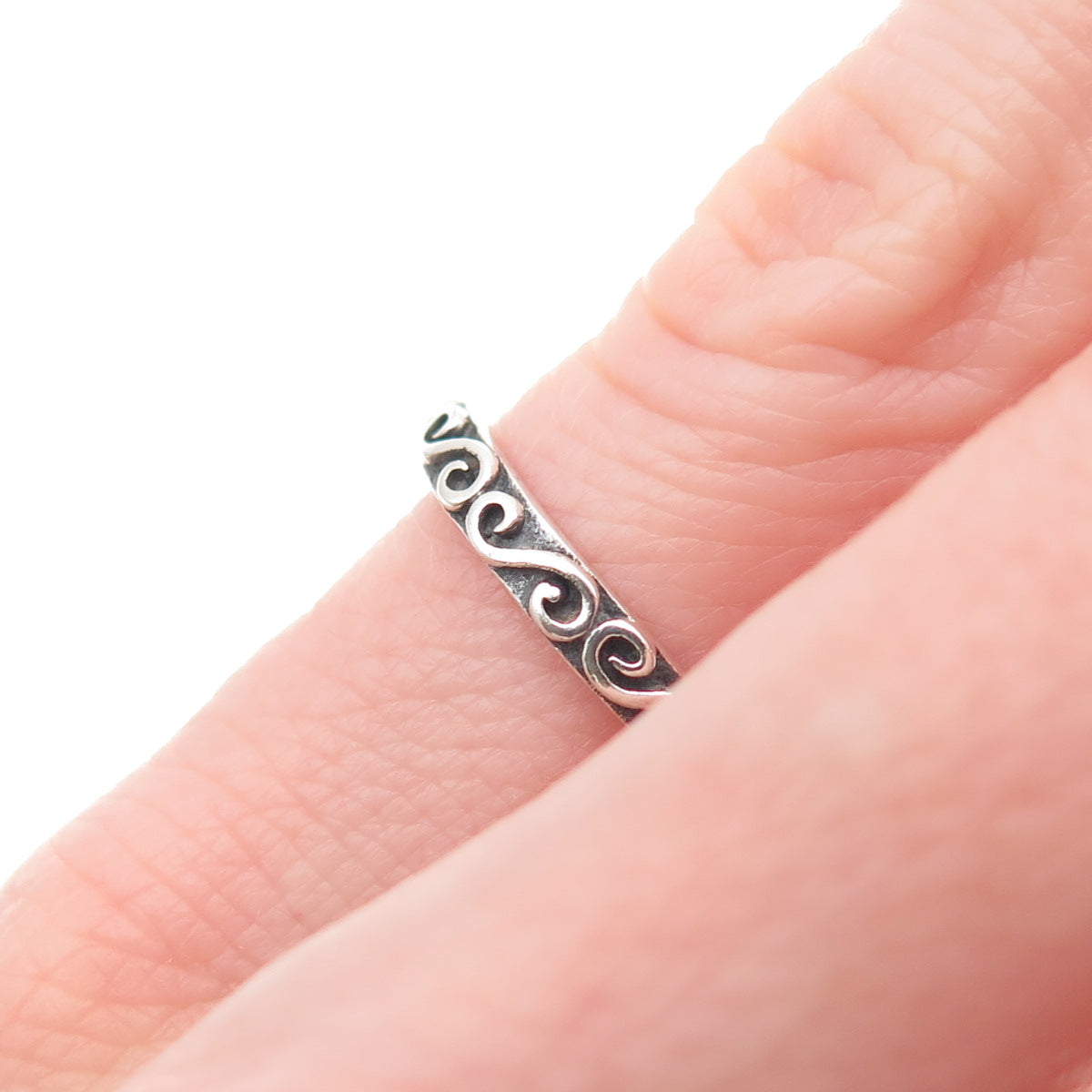925 Sterling Silver Vintage Swirl Stackable Oxidized Band Ring Size 3.75