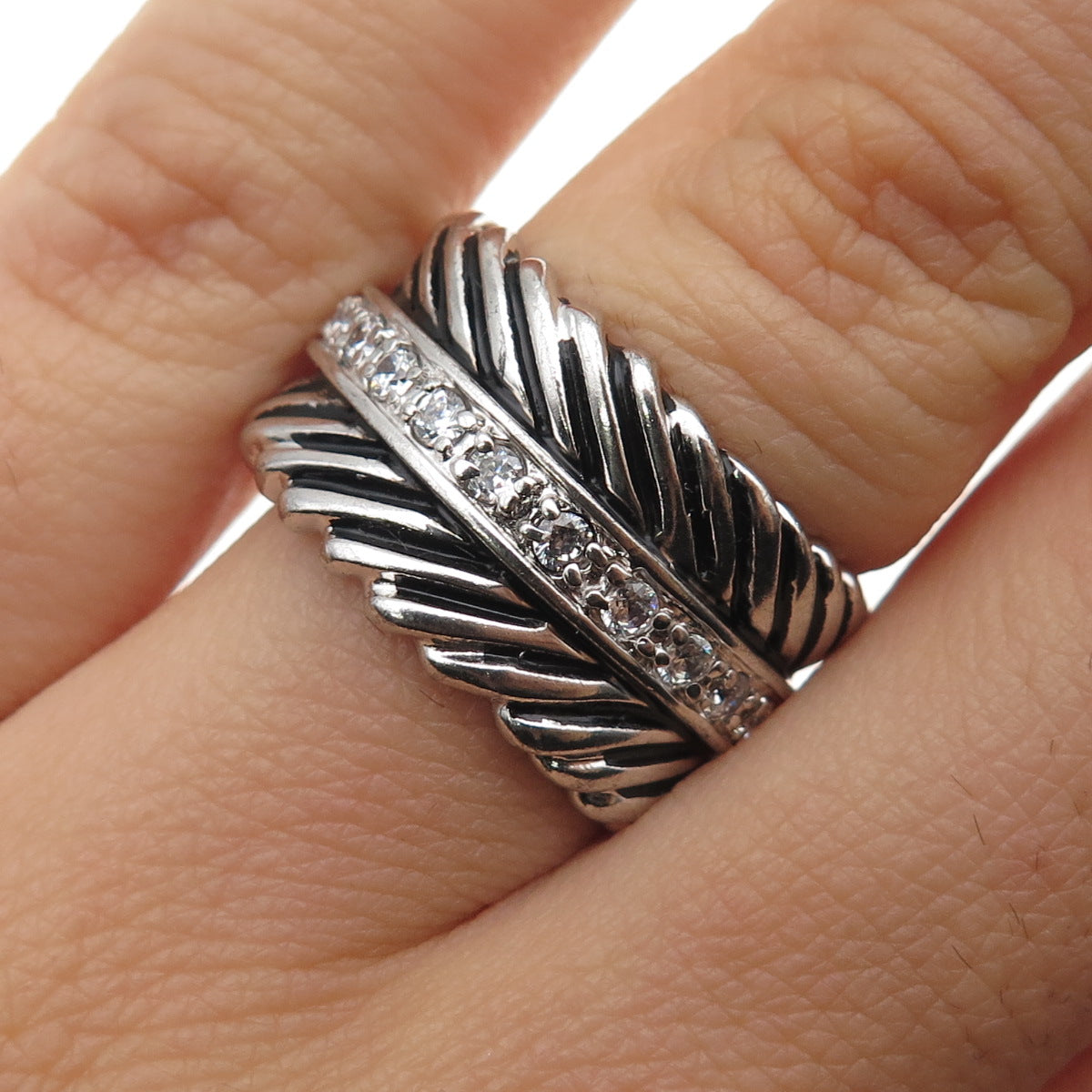 925 Sterling Silver Round-Cut C Z Feather Oxidized Band Ring Size 7