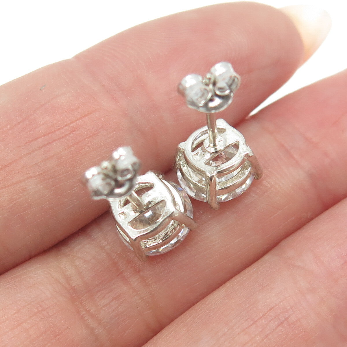 925 Sterling Silver Round-Cut Shaped C Z Stud Earrings