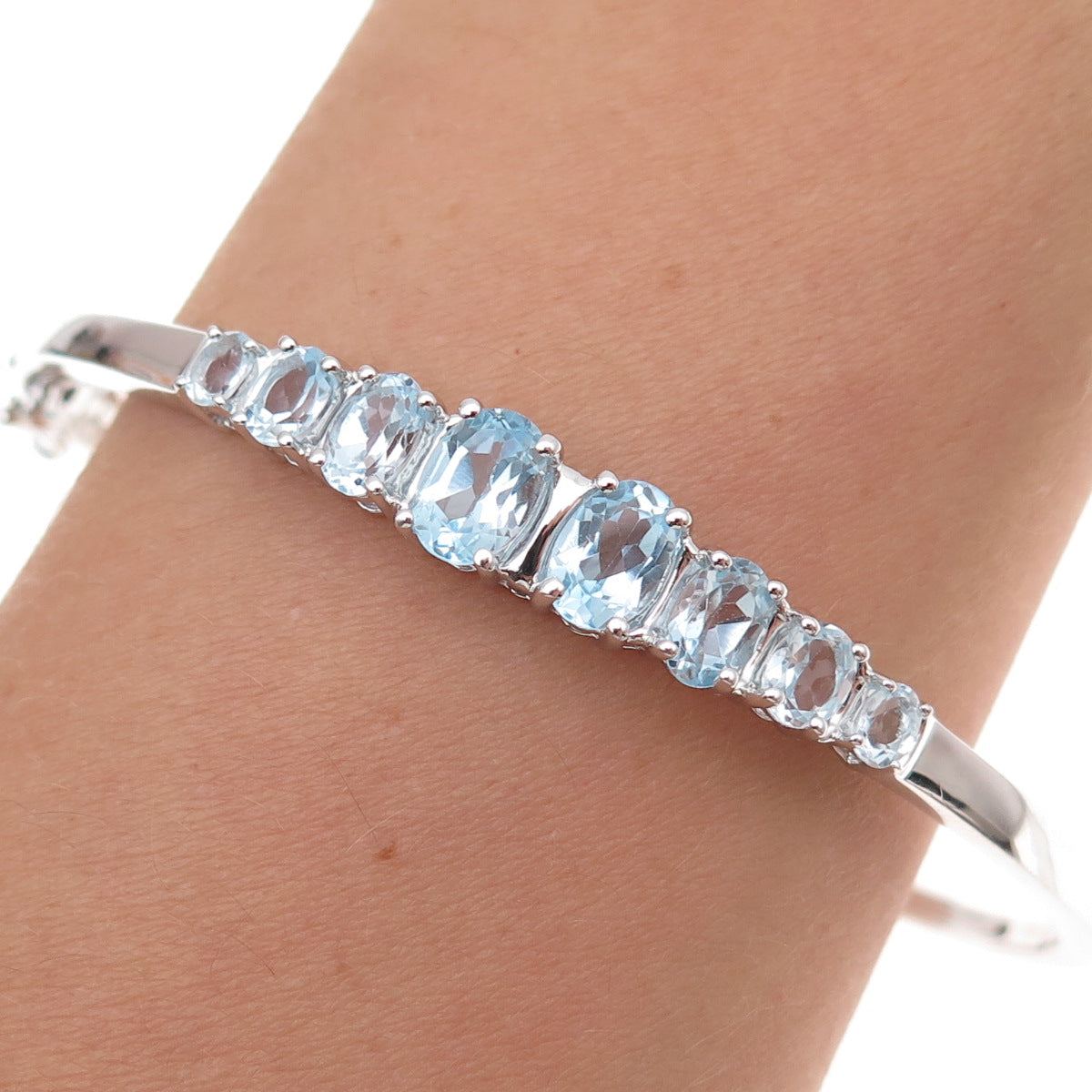 Han 925 Sterling Silver Real Graduated Blue Topaz Bangle Bracelet 7.25"