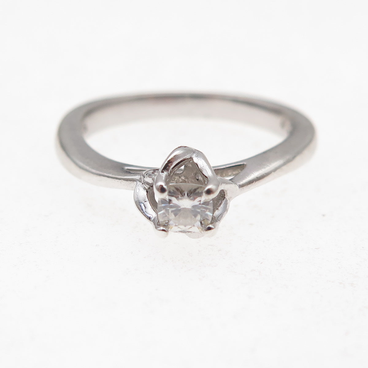 Key Star 925 Sterling Silver Round-Cut Moissanite Engagement Ring Size 6