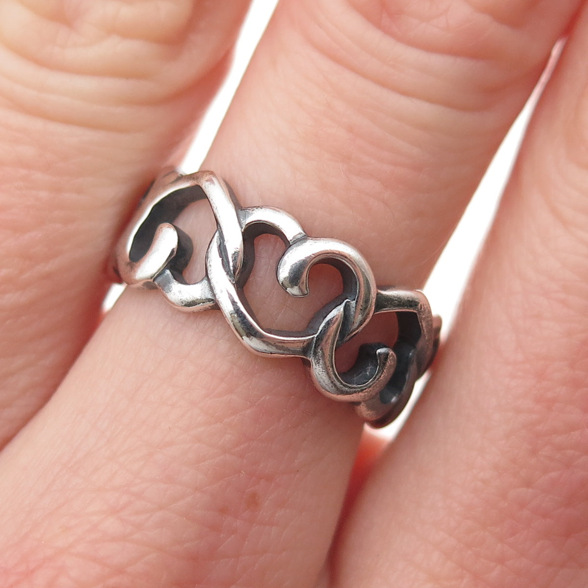925 Sterling Silver Vintage Heart Link Oxidized All Around Band Ring Size 6.25