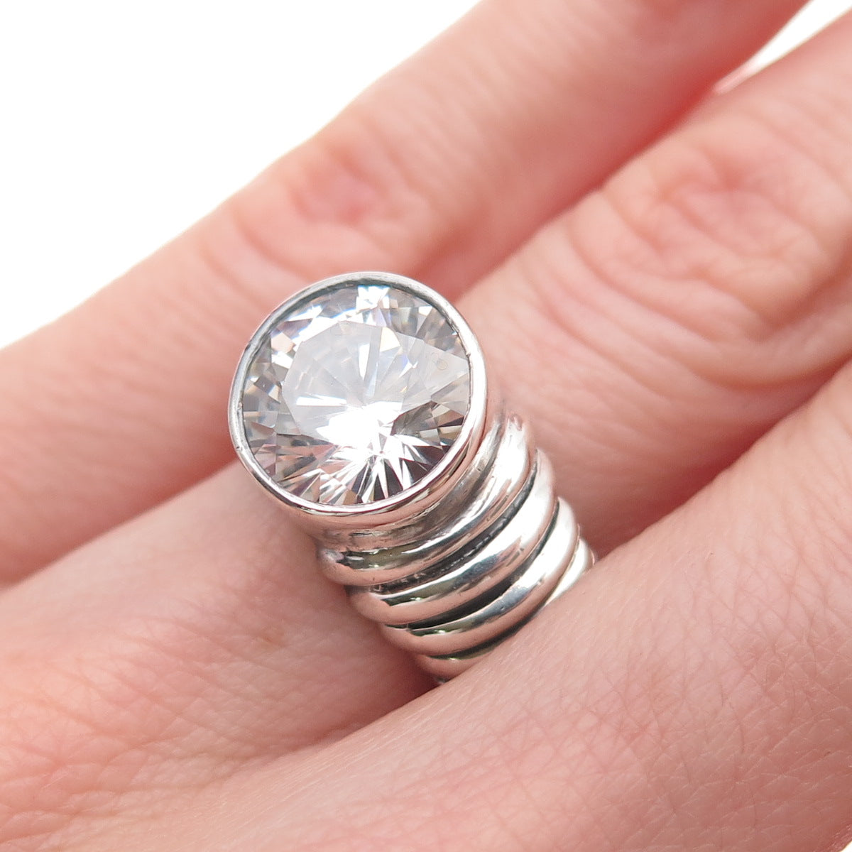 925 Sterling Silver Vintage Round-Cut C Z Modernist Oxidized Ring Size 6