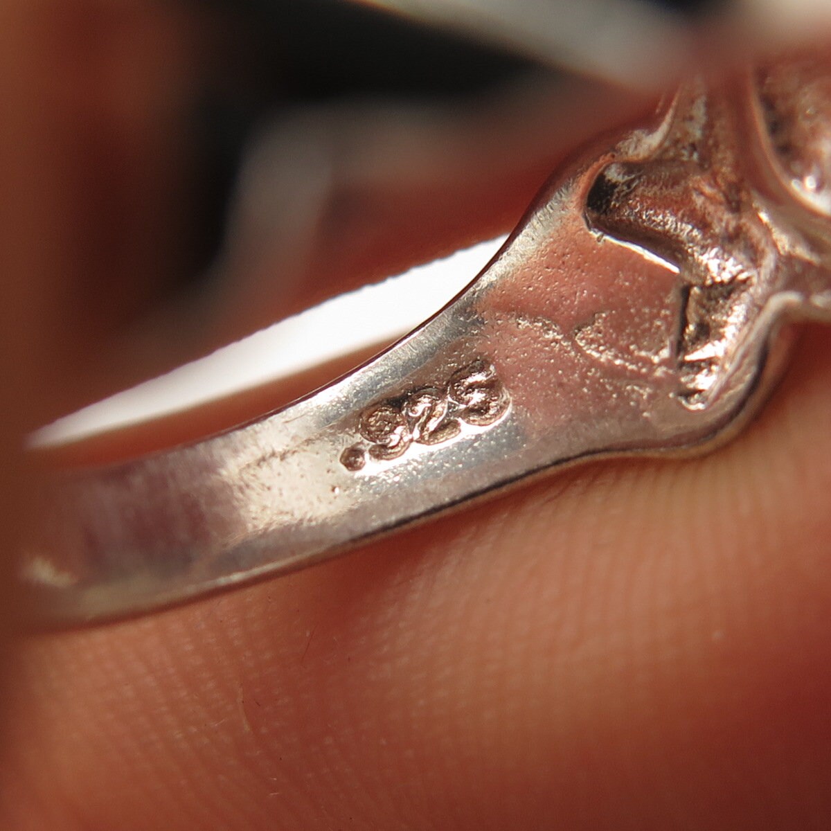 925 Sterling Silver Vintage Chapal-Zenray Inc. "X" Ribbed Ring Size 7