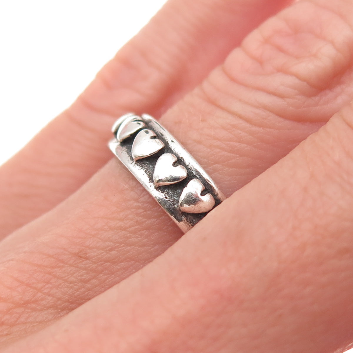 925 Sterling Silver Vintage Eternity Hearts Oxidized Band Ring Size 5.75