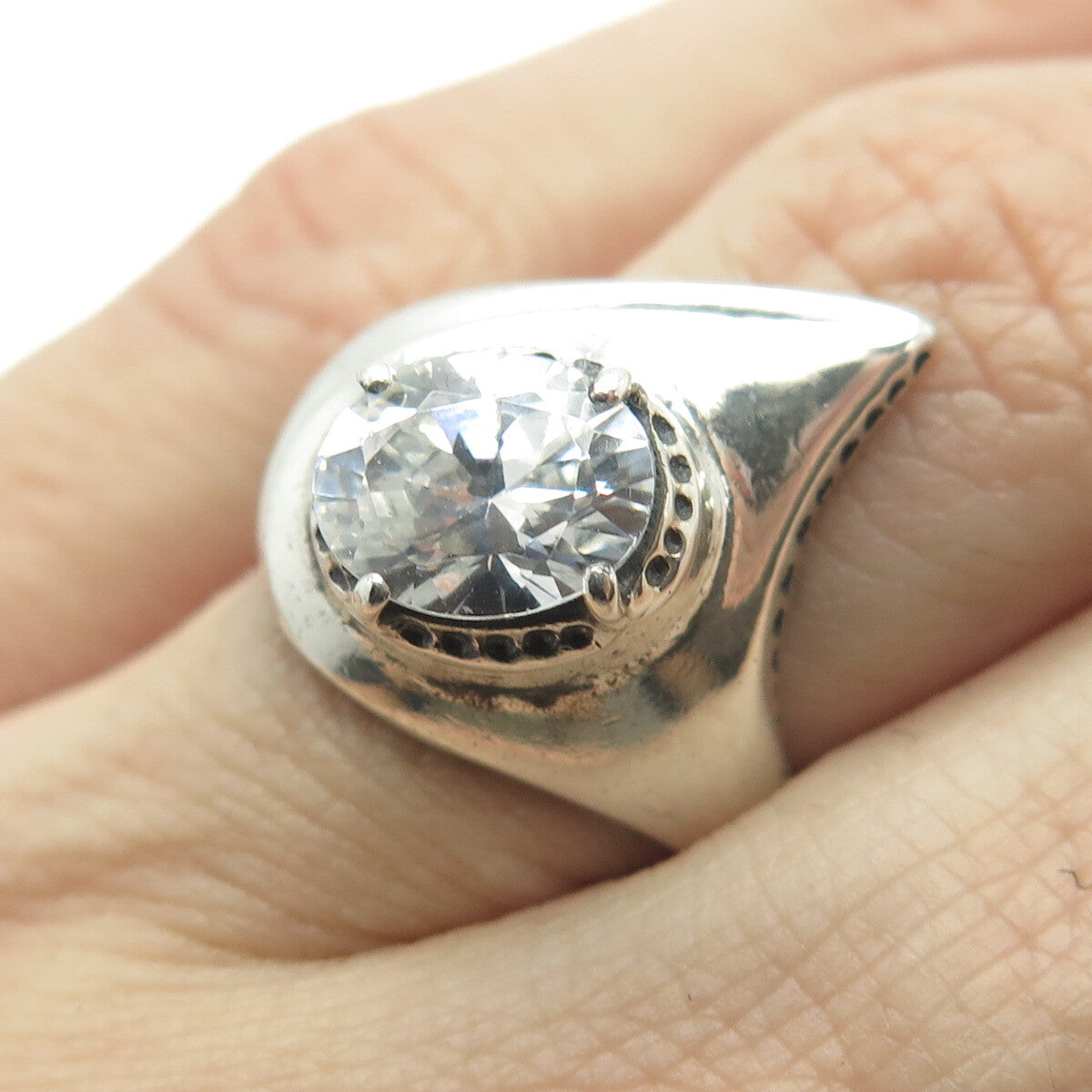 JUDITH RIPKA 925 Sterling Vintage Oval-Cut Shaped C Z Modernist Ring Size 6.75