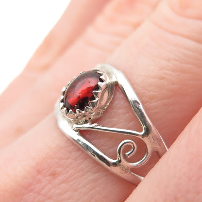 925 Sterling Silver Vintage Real Red Garnet Swirl Ring Size 7.75