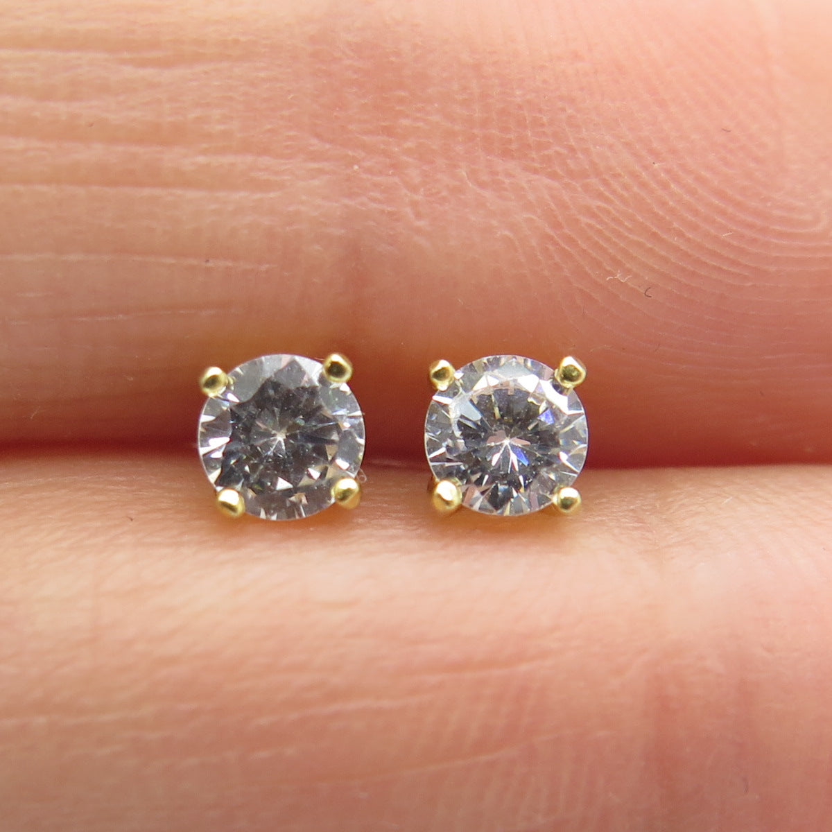 925 Sterling Silver Gold Plated Round-Cut Shaped C Z Stud Earrings