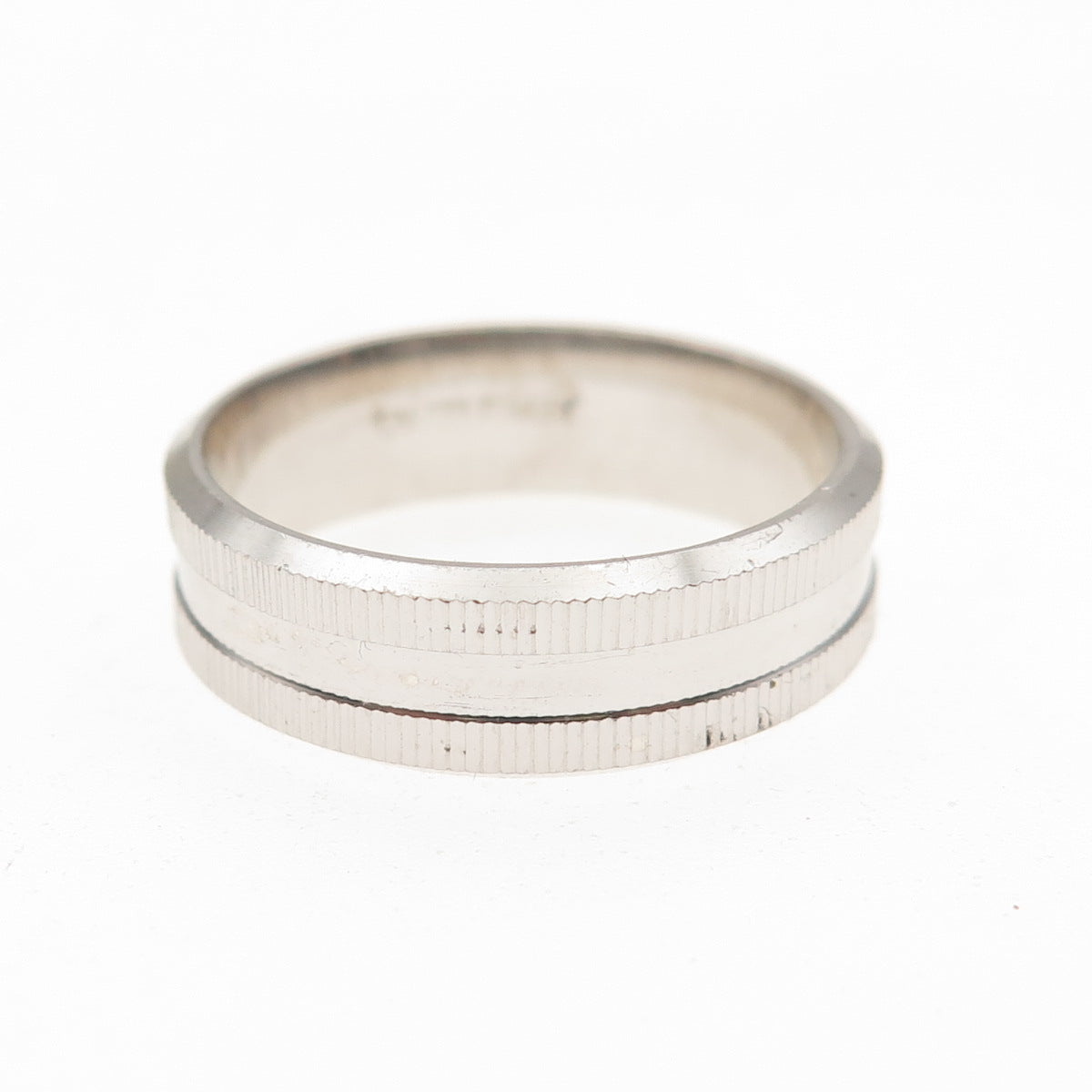 925 Sterling Silver Ribbed Band Ring Size 8