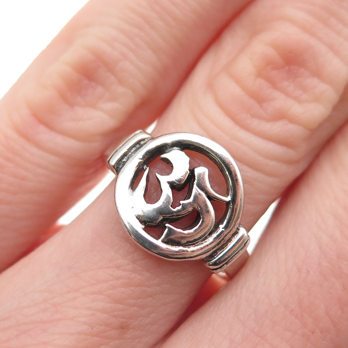 925 Sterling Silver Vintage Om Mantra Ring Size 6