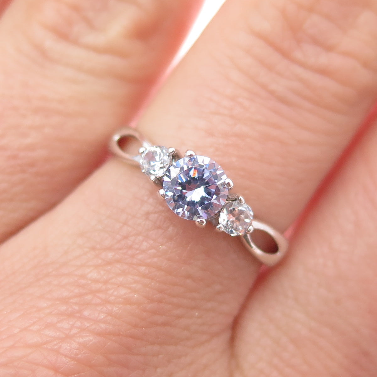 925 Sterling Silver Round-Cut Lavender & White C Z Ring Size 8