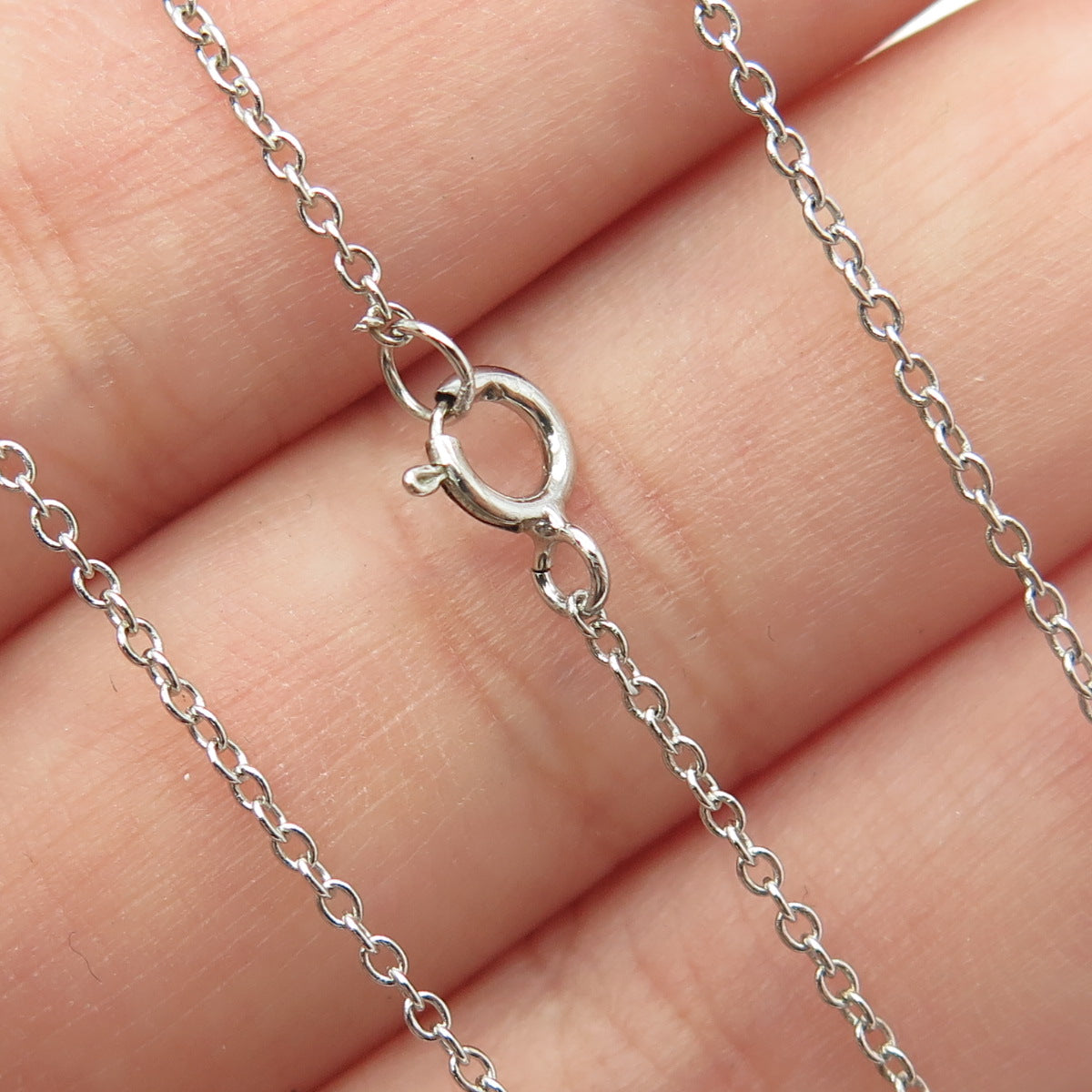 925 Sterling Silver Round-Cut C Z Letter "T" Initial Cable Chain Necklace 16-18"