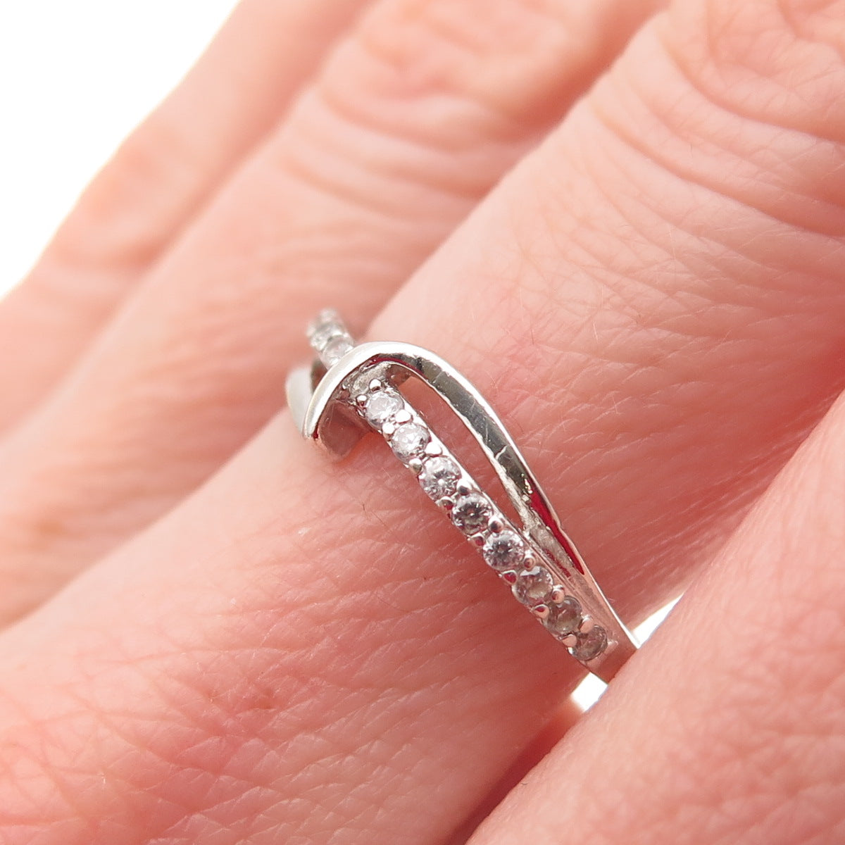 925 Sterling Silver Round-Cut C Z Wavy Ring Size 7.5