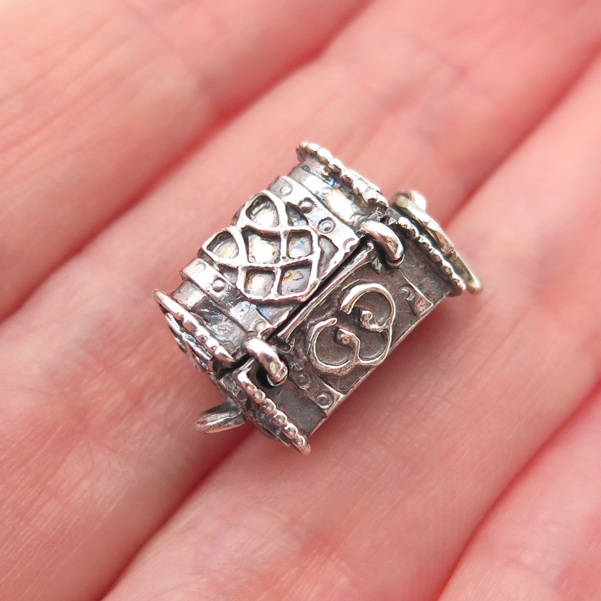 Beau 925 Sterling Silver Vintage Treasure Chest 3D Mini Box Charm Pendant