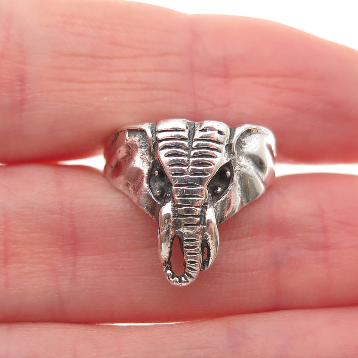 925 Sterling Silver Vintage Elephant Oxidized Ring Size 5.25