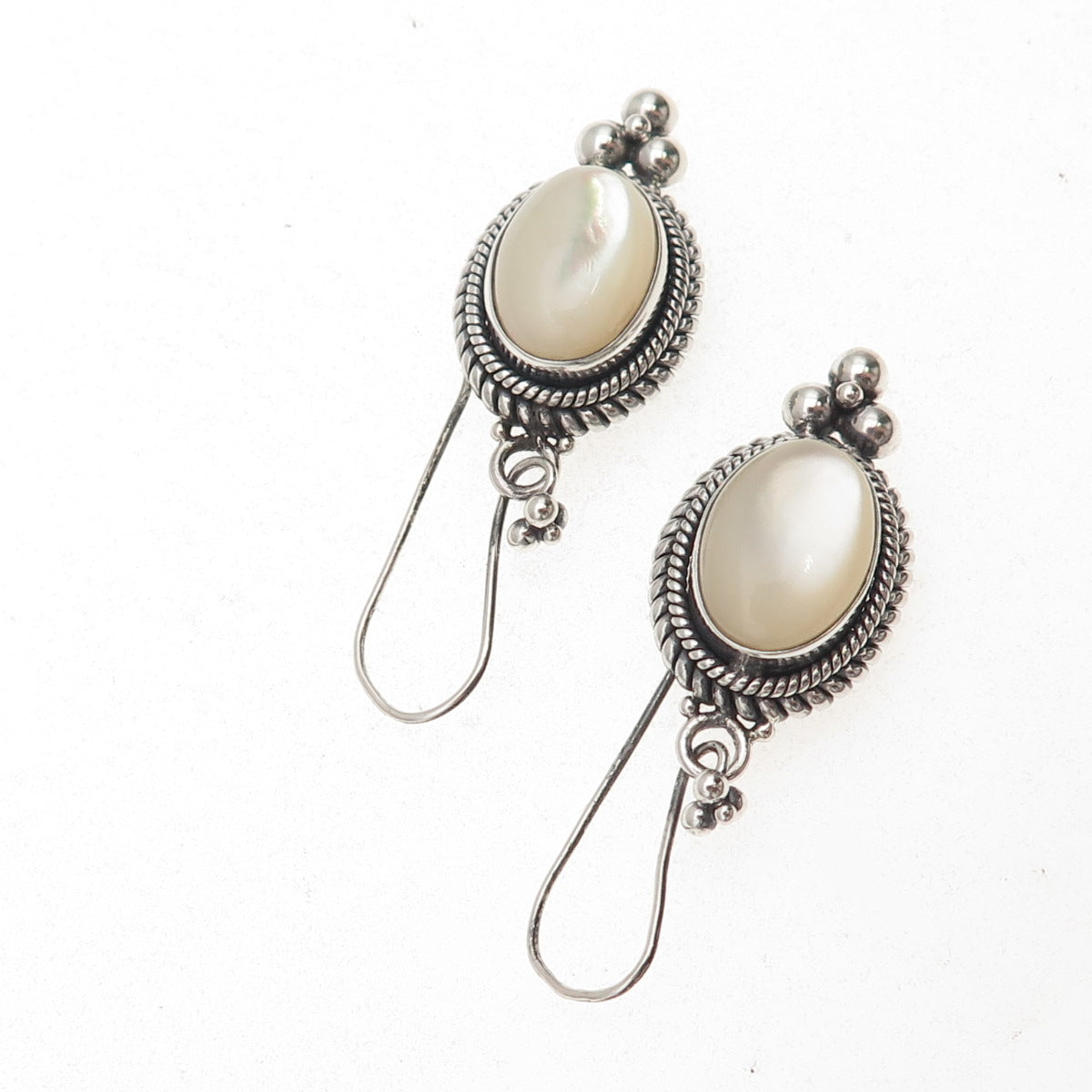 Suarti Bali 925 Sterling Silver Vintage Real MOP Oxidized Dangle Earrings