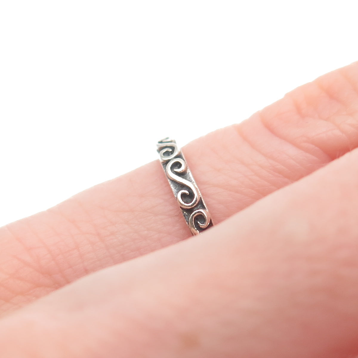 925 Sterling Silver Vintage Swirl Stackable Oxidized Band Ring Size 4