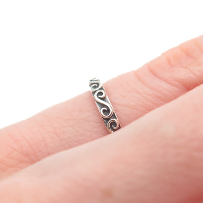 925 Sterling Silver Vintage Swirl Stackable Oxidized Band Ring Size 4
