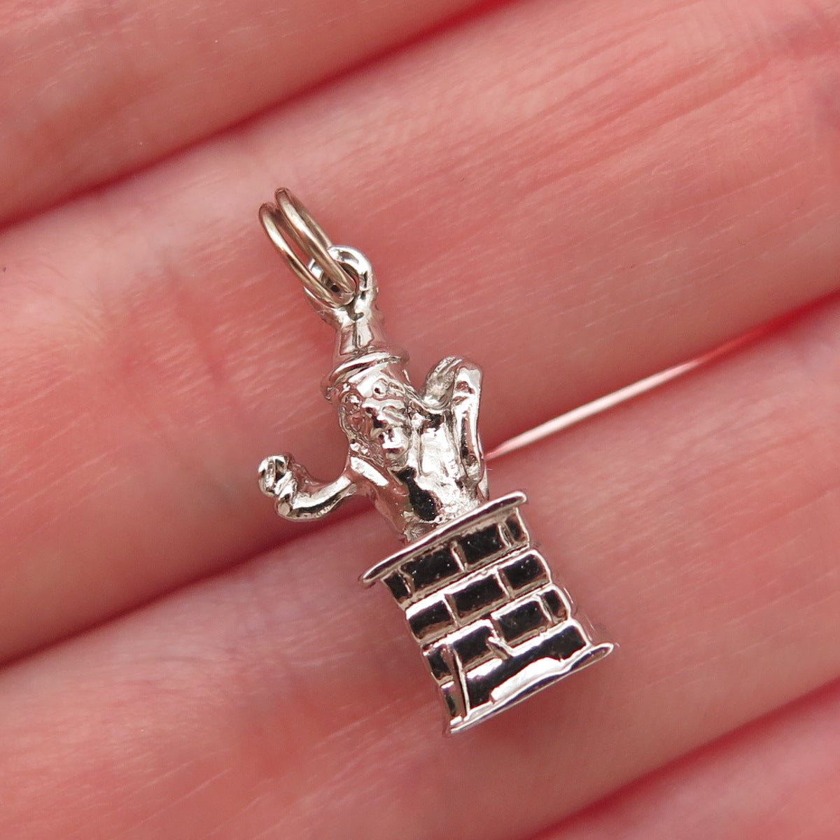 925 Sterling Silver Vintage Santa Claus in Chimney 3D Mini Charm Pendant