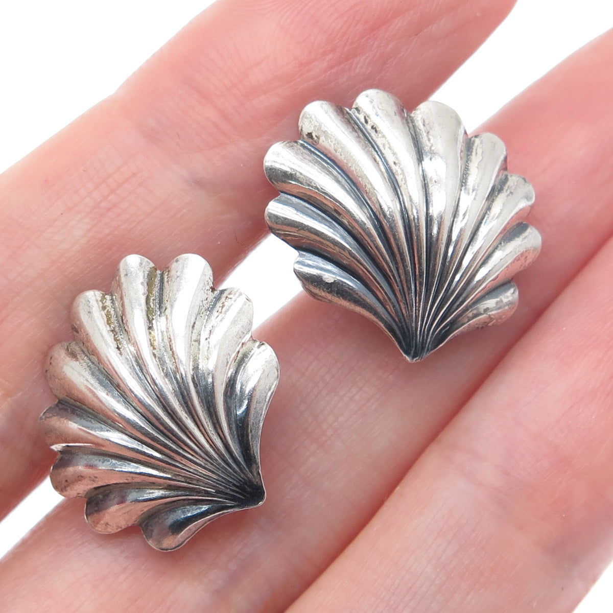 DANECRAFT Sterling Silver Antique Art Deco Seashell Oxidized Screw Back Earrings