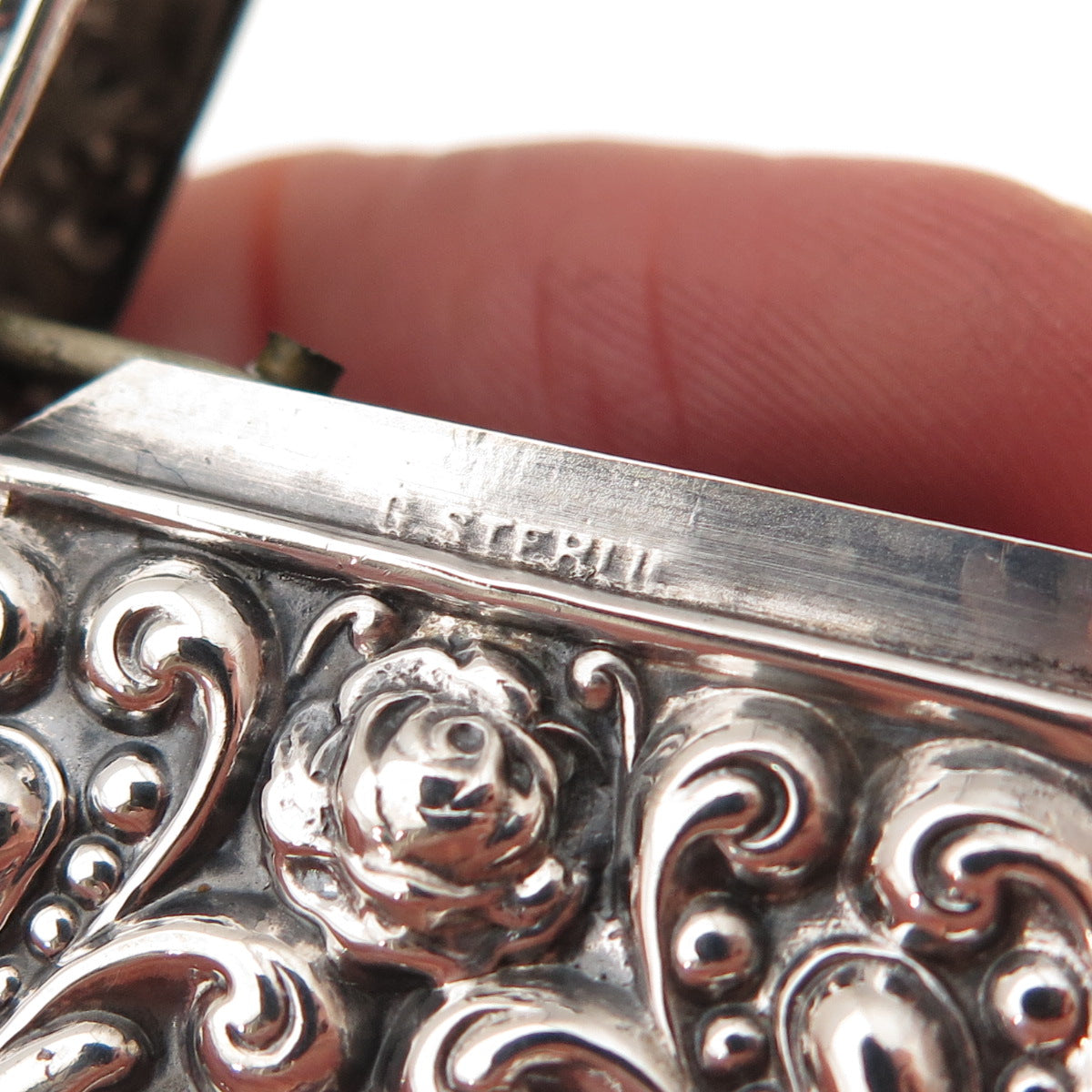 925 Sterling Silver Antique Art Deco Engraved Mono Repousse Vesta Match Case
