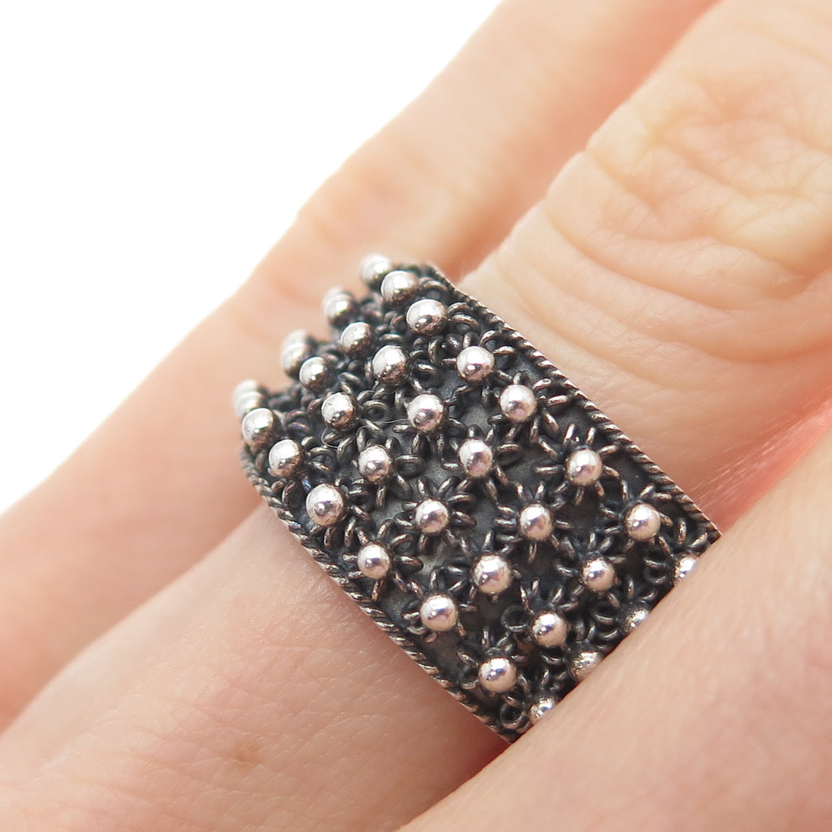 800 Silver Vintage Oxidized Cannetille Band Ring Size 6.25 (missing 1 piece)