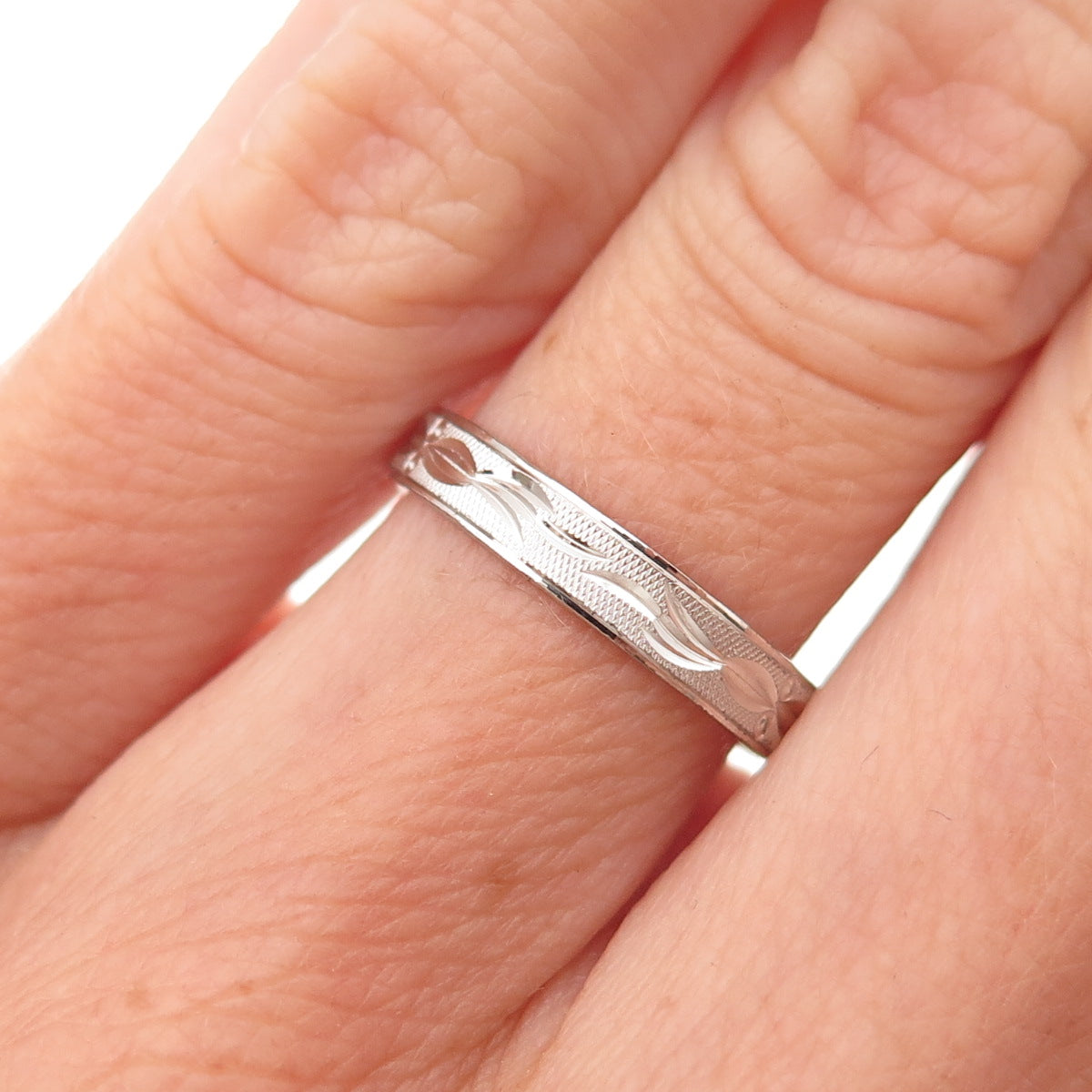 925 Sterling Silver Engraved Band Ring Size 5