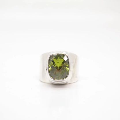 925 Sterling Silver Vintage Peridot-Tone C Z Wide Domed Ring Size 6 3/4