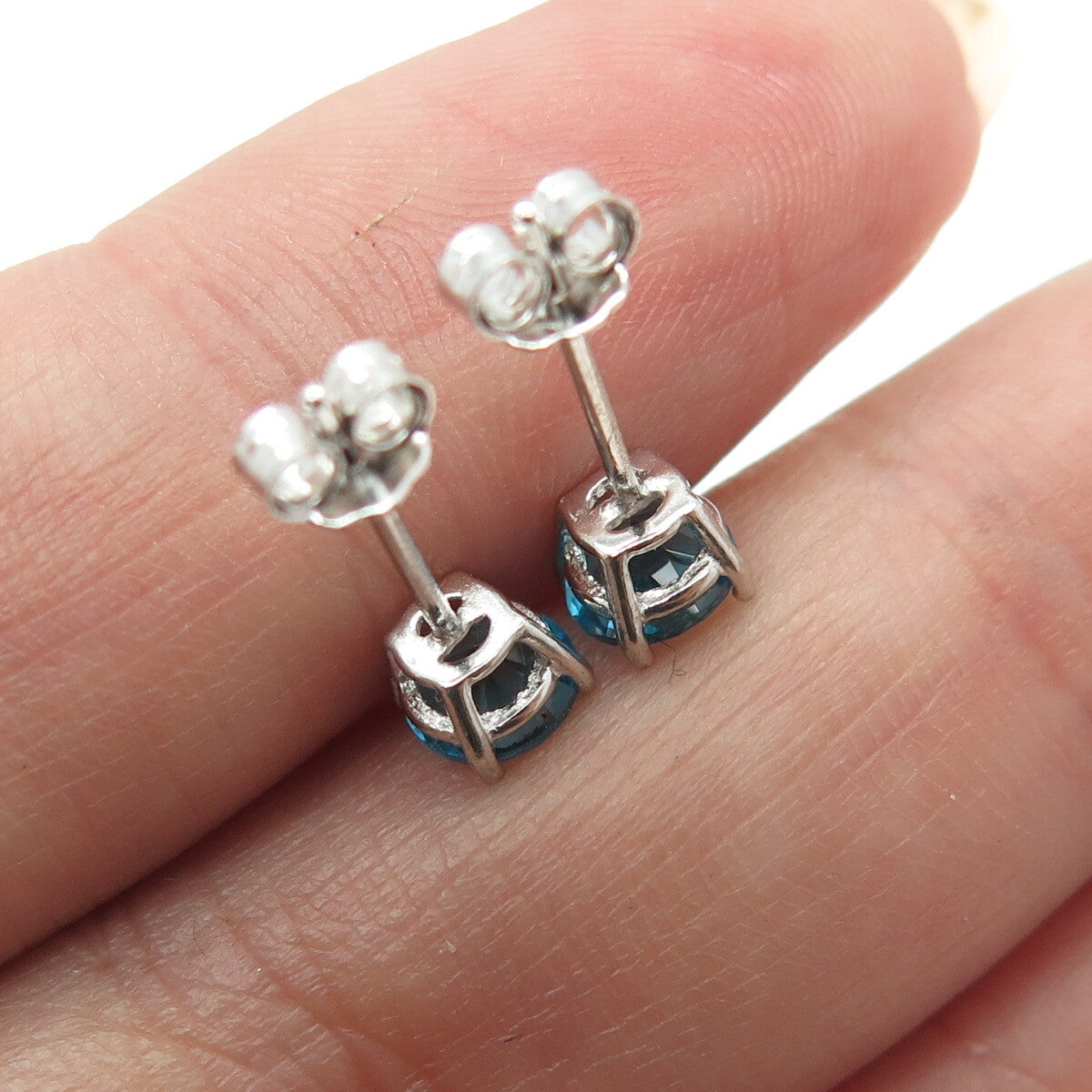 925 Sterling Silver Round-Cut Shaped Swiss Blue C Z Stud Earrings