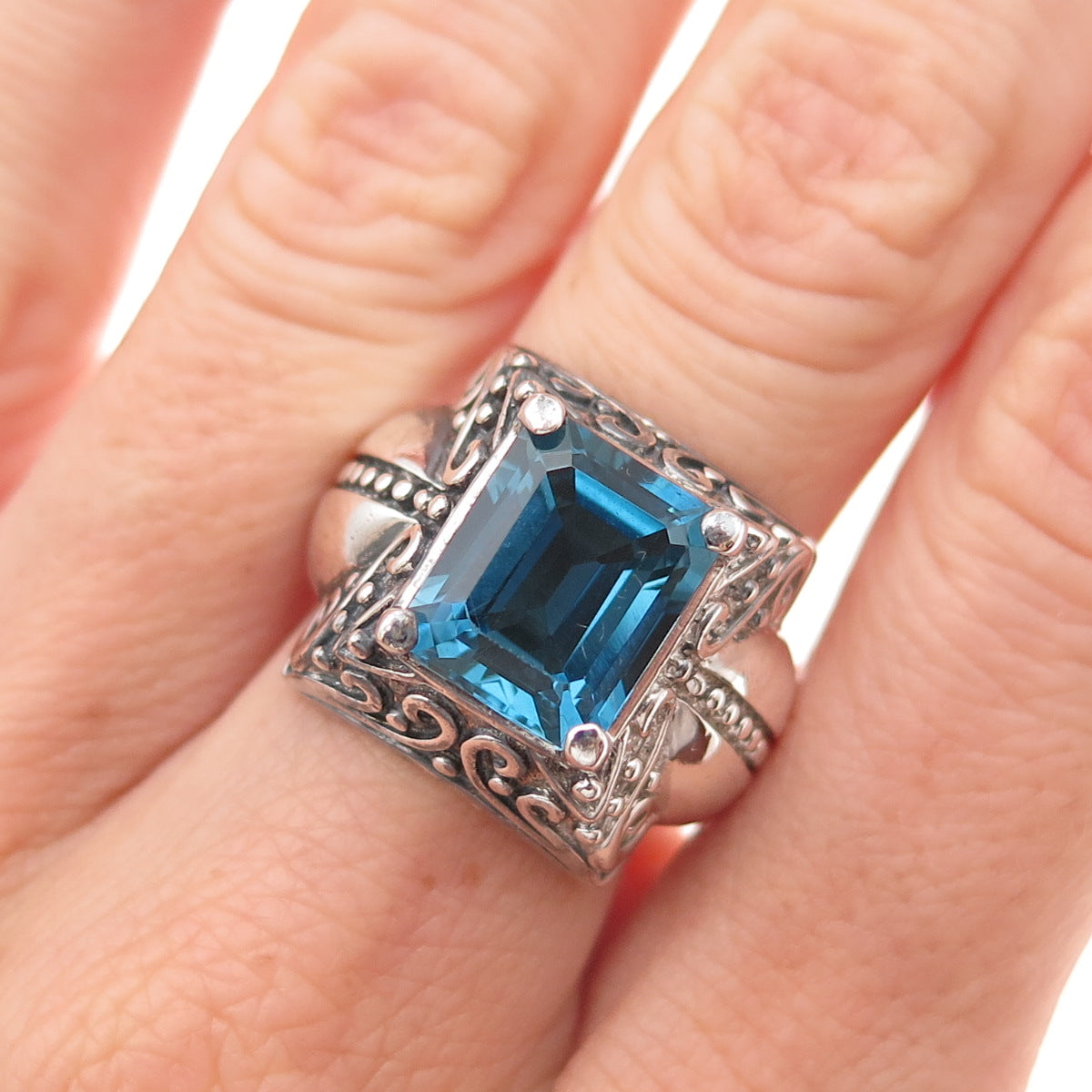 925 Sterling Silver Vintage Real London Blue Topaz Oxidized Ring Size 6.25