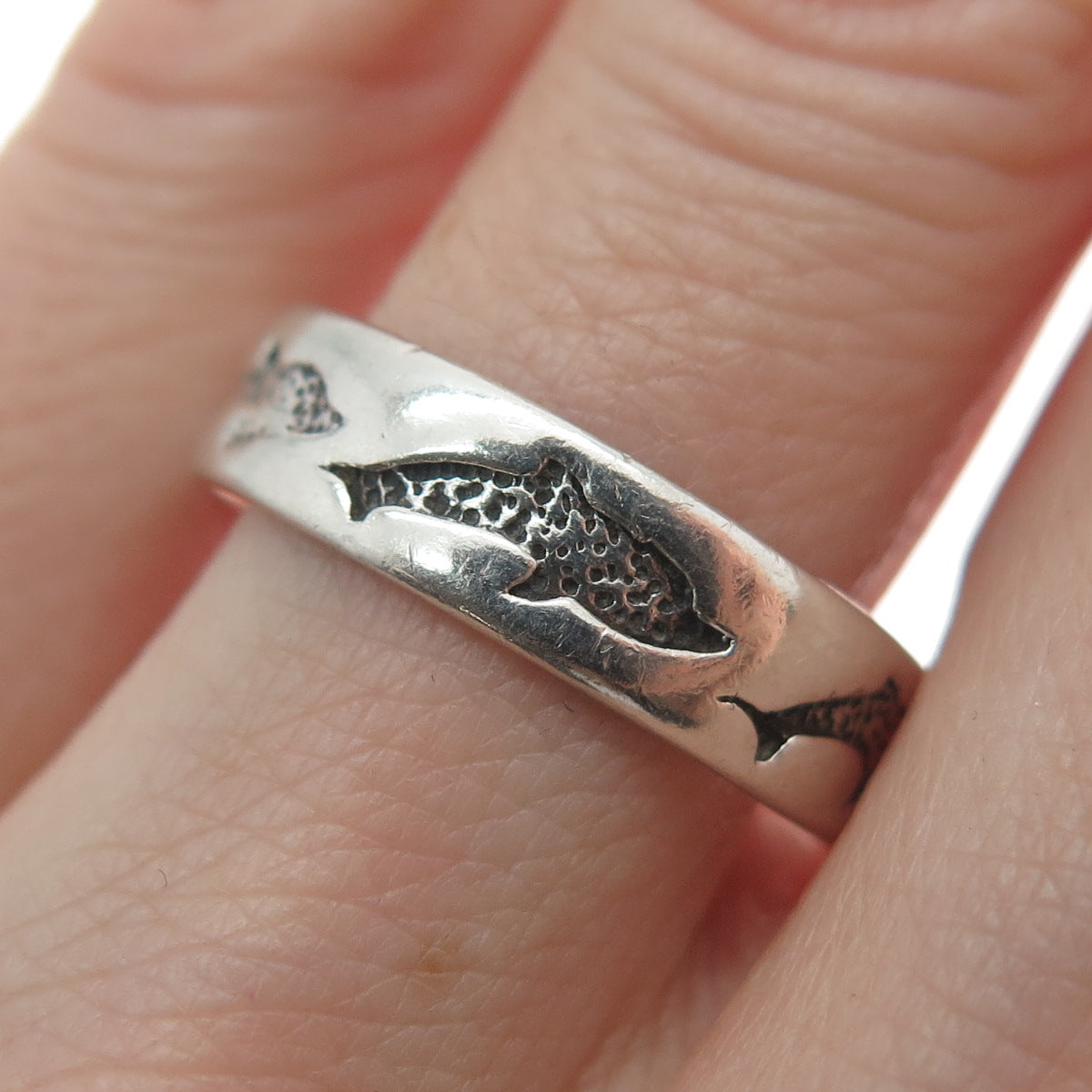 PETER STONE 925 Sterling Silver Vintage Friendly Dolphins Band Ring Size 8.5