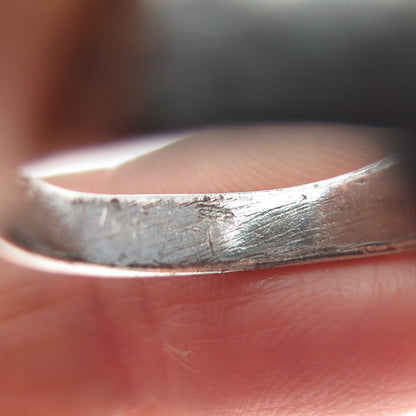 925 Sterling Silver Vintage Modernist Hammered Overlap Oxidized Ring Size 10.5