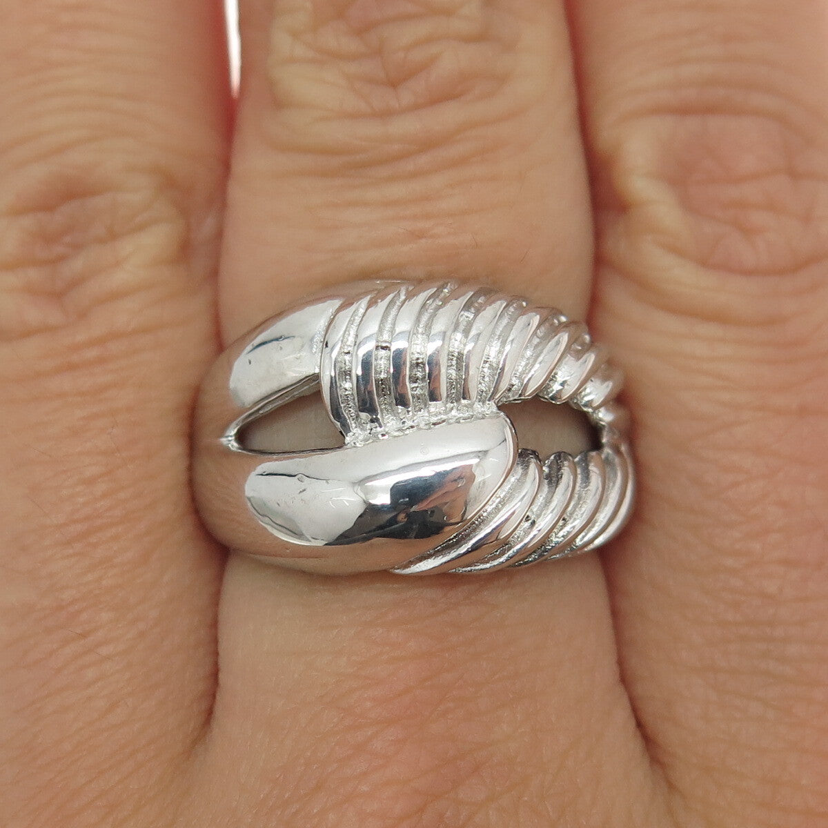 925 Sterling Silver Vintage Ribbed Interlocked Ring Size 8.25