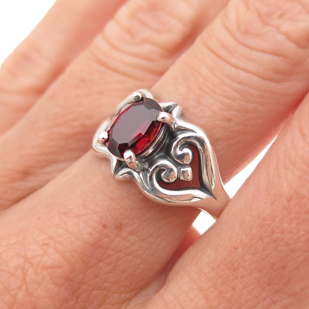 James Avery 925 Sterling Silver Vintage Real Red Garnet Heart Ring Size 7.5