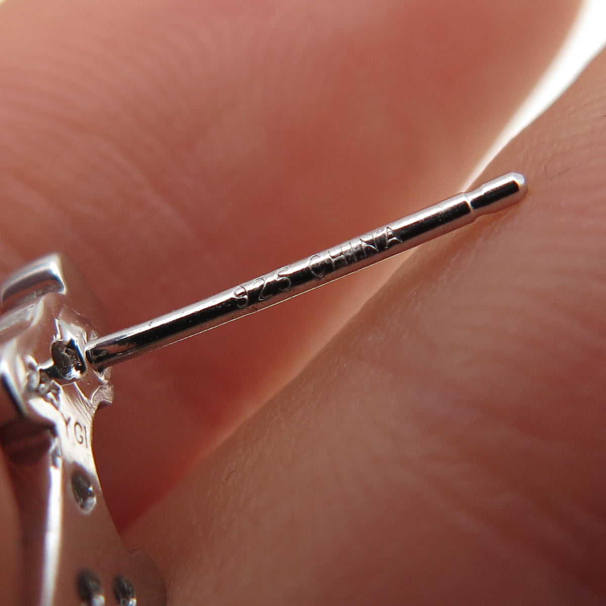 925 Sterling Silver Round-Cut C Z Giraffe Stud Earrings