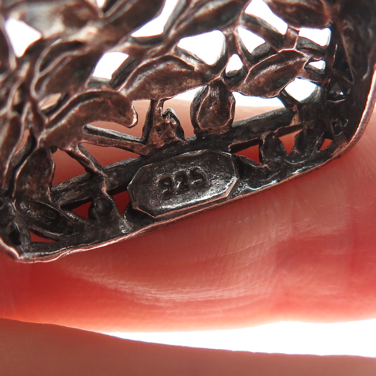 925 Sterling Silver Vintage Floral Leaf Ornate Oxidized Pendant
