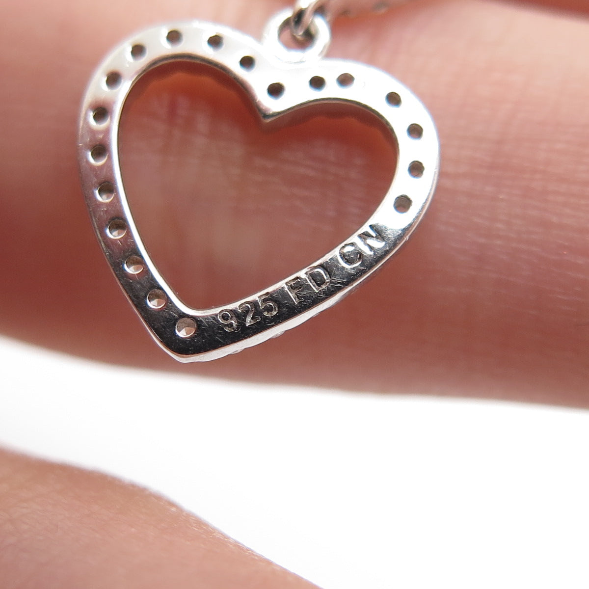 FD FELICIA DESIGN 925 Sterling Silver Round-Cut C Z Graduated Heart Pendant