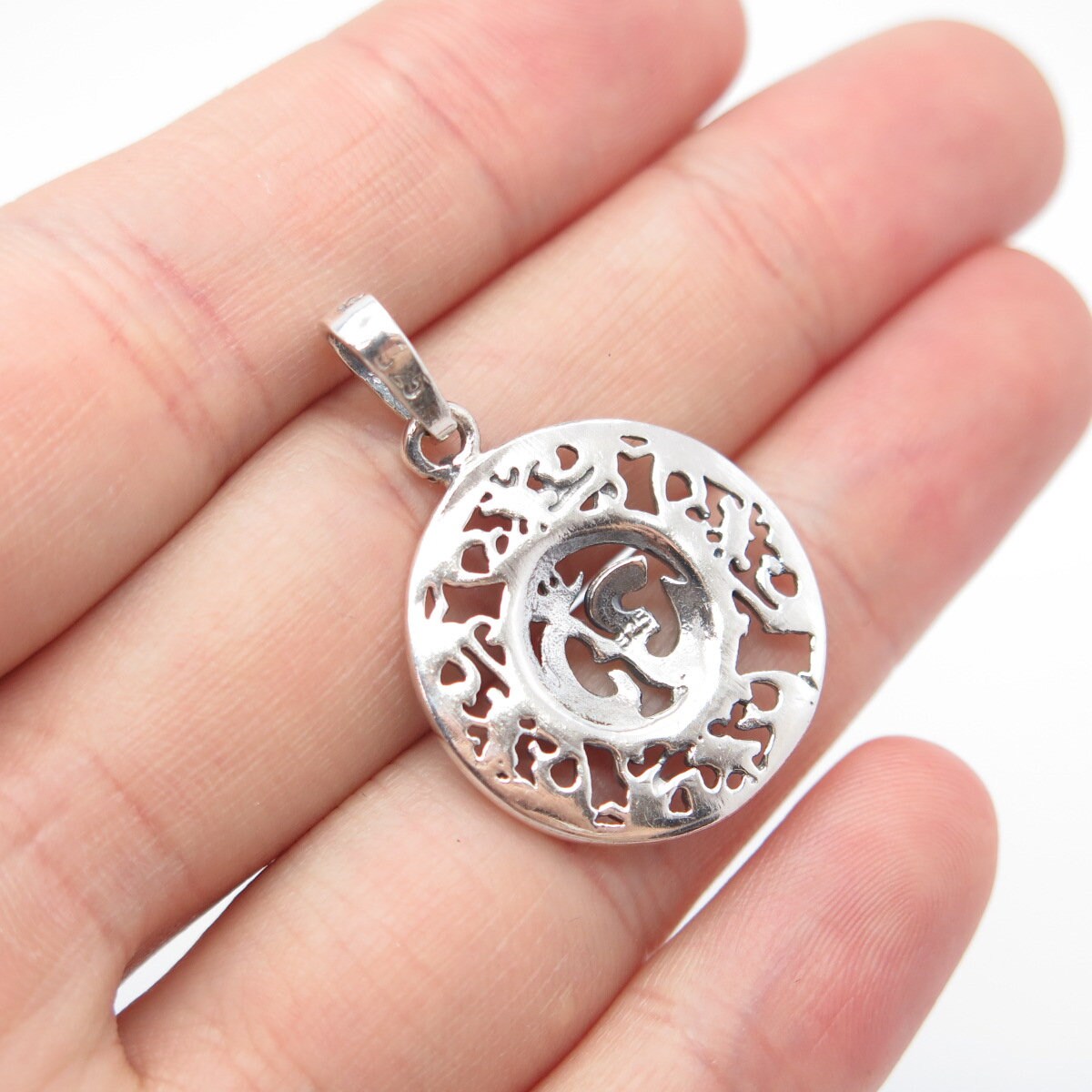 925 Sterling Silver Vintage Om Mantra Ornate Round Pendant
