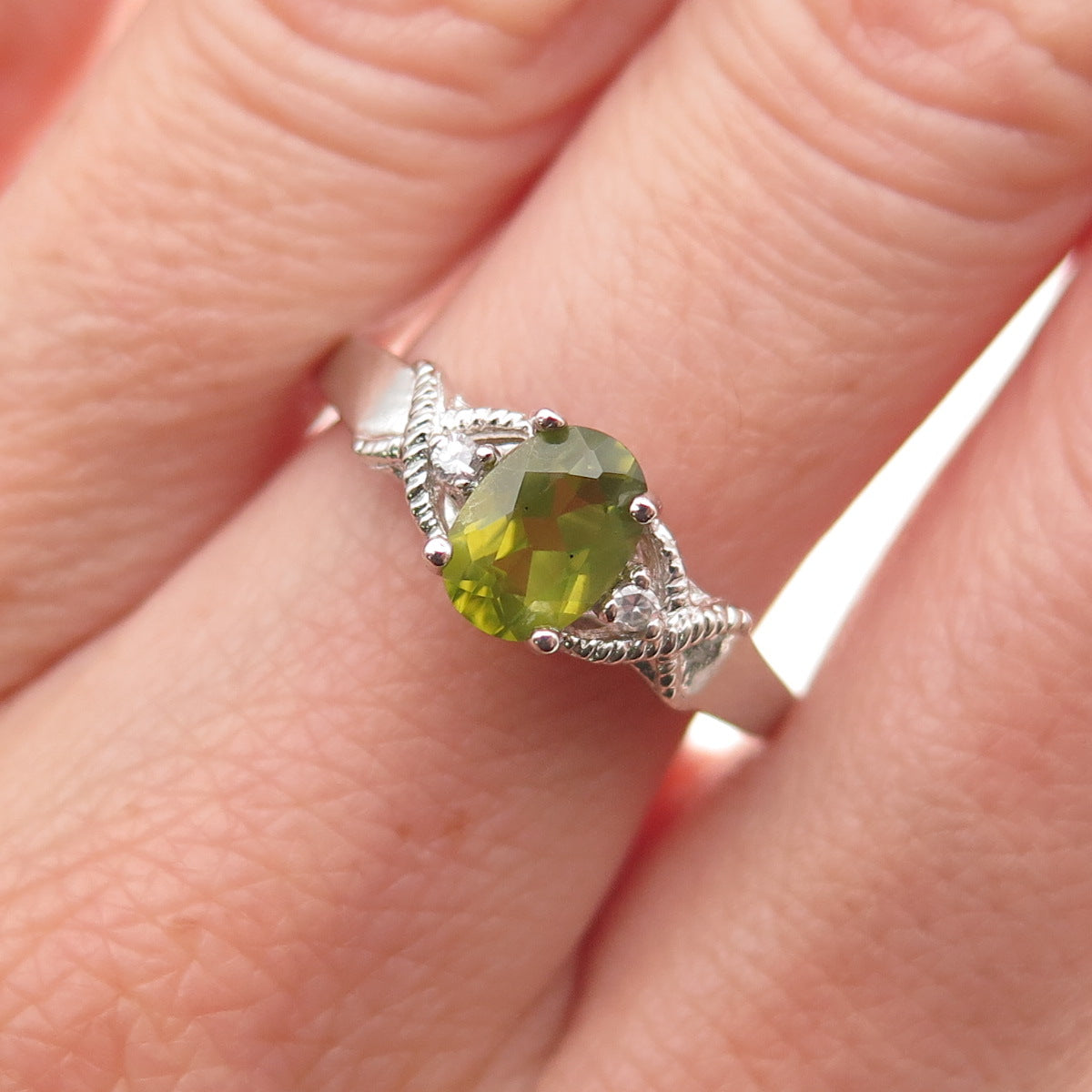 925 Sterling Silver Vintage Real Oval-Cut Peridot & C Z Ring Size 7