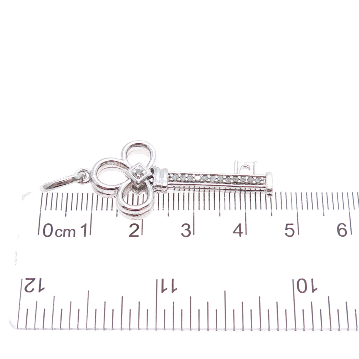 HN HENG NGAI 925 Sterling Silver Real Round-Cut Diamond Key Pendant