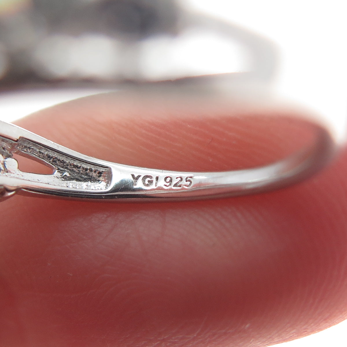 925 Sterling Silver Round-Cut C Z Crisscross Wavy Ring Size 7.25