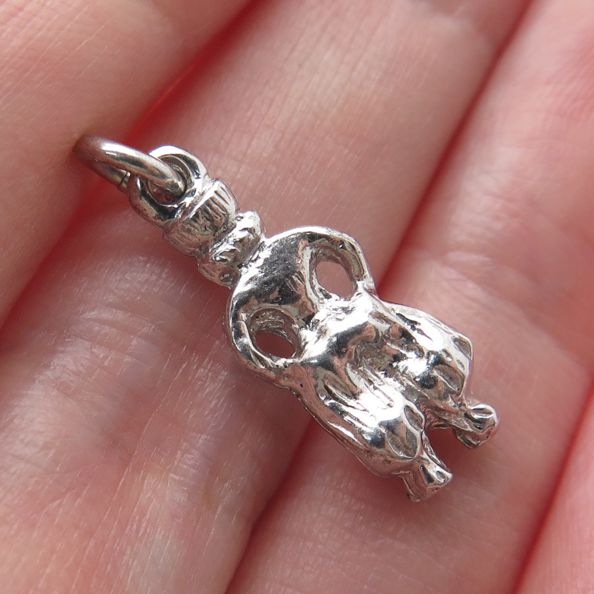 925 Sterling Silver Vintage Queen Oxidized Minimalist 3D Charm Pendant