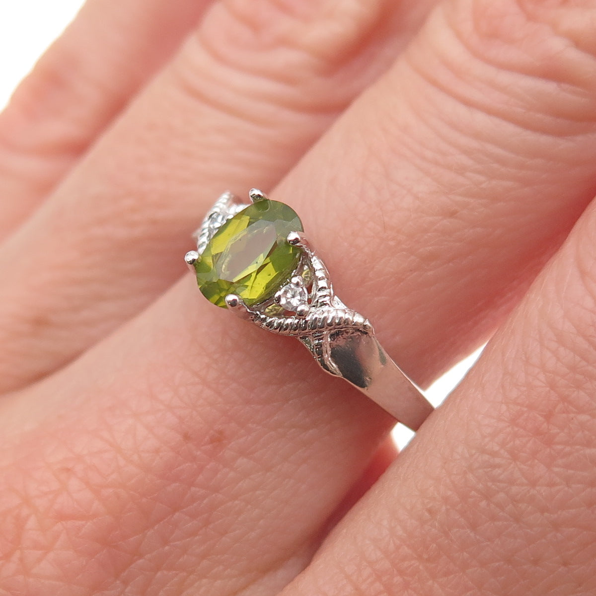 925 Sterling Silver Vintage Real Oval-Cut Peridot & C Z Ring Size 7