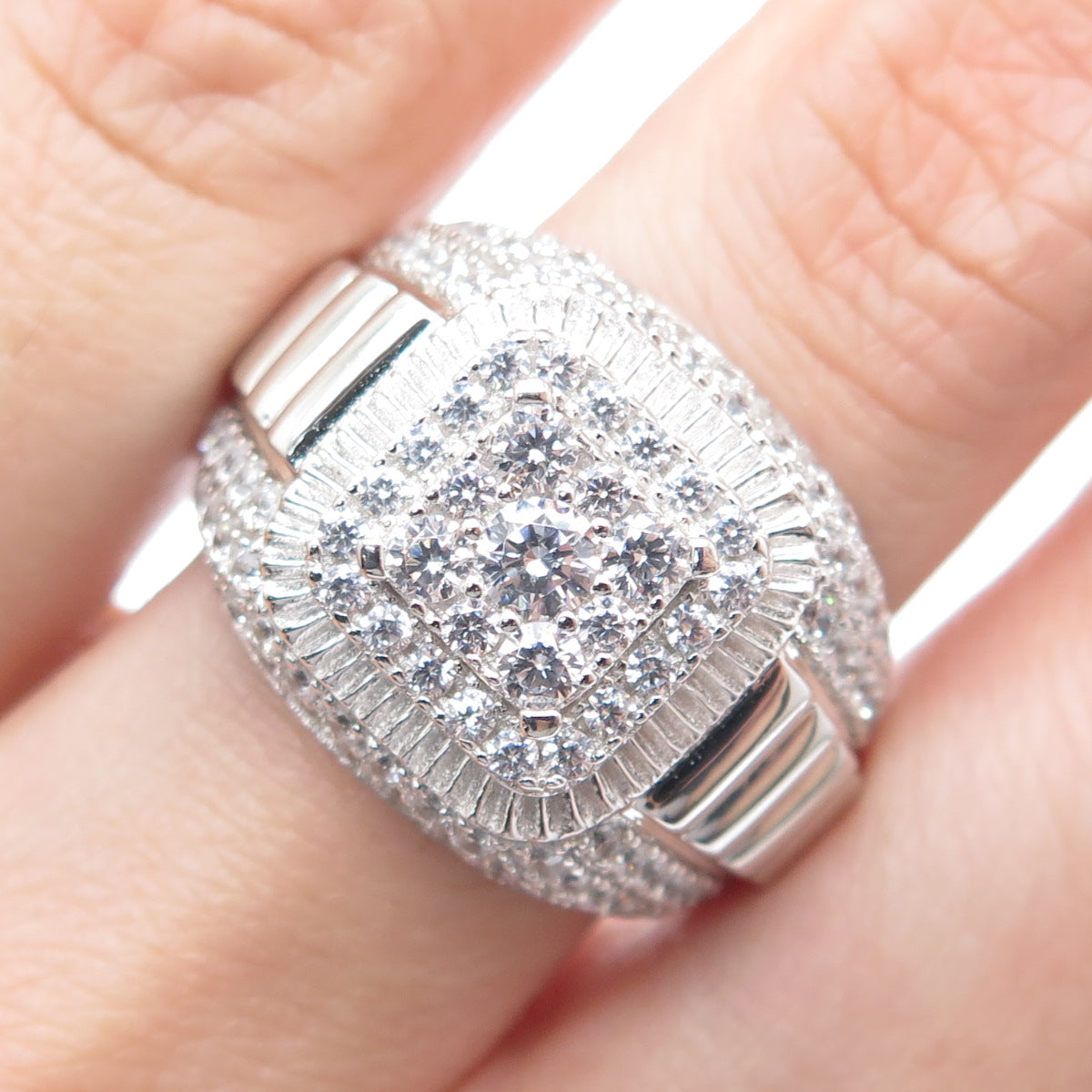 925 Sterling Silver Round-Cut Shaped C Z Ribbed Domed Ring Size 9.5