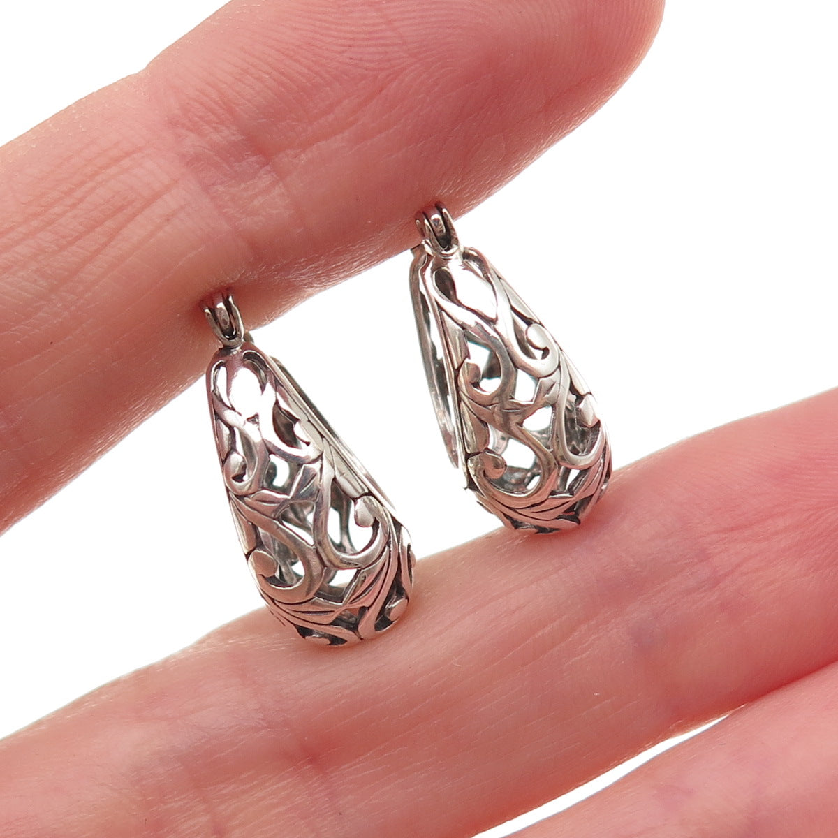 Jezlaine 925 Sterling Silver Vintage Floral Ornate Hoop Oxidized Earrings