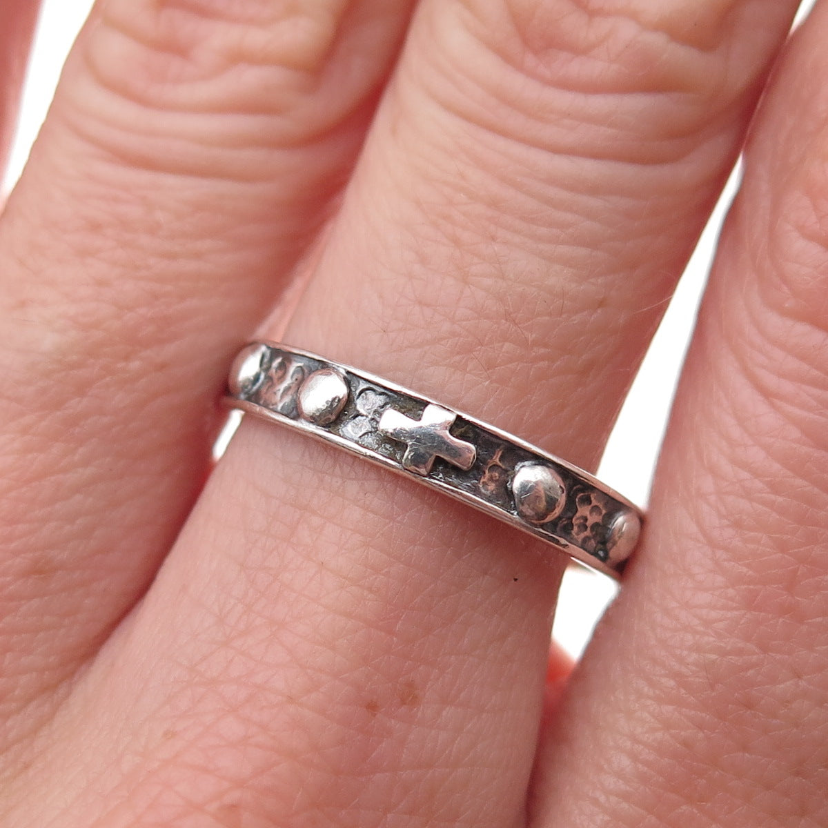 925 Sterling Silver Vintage Cross Beaded All Around Hammered Band Ring Size 8.75
