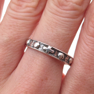 925 Sterling Silver Vintage Cross Beaded All Around Hammered Band Ring Size 8.75