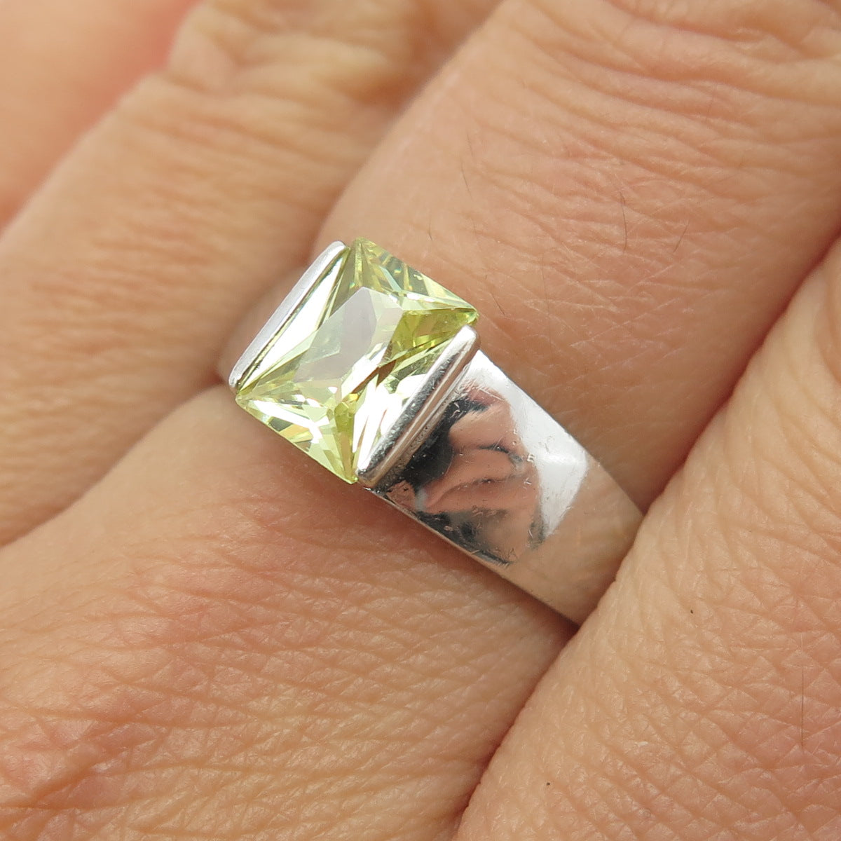 925 Sterling Silver Lemon Radiant-Cut Shaped C Z Ring Size 8.25