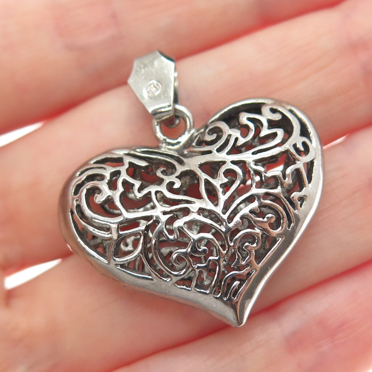 925 Sterling Silver Vintage Modernist Ornate Heart Oxidized Pendant